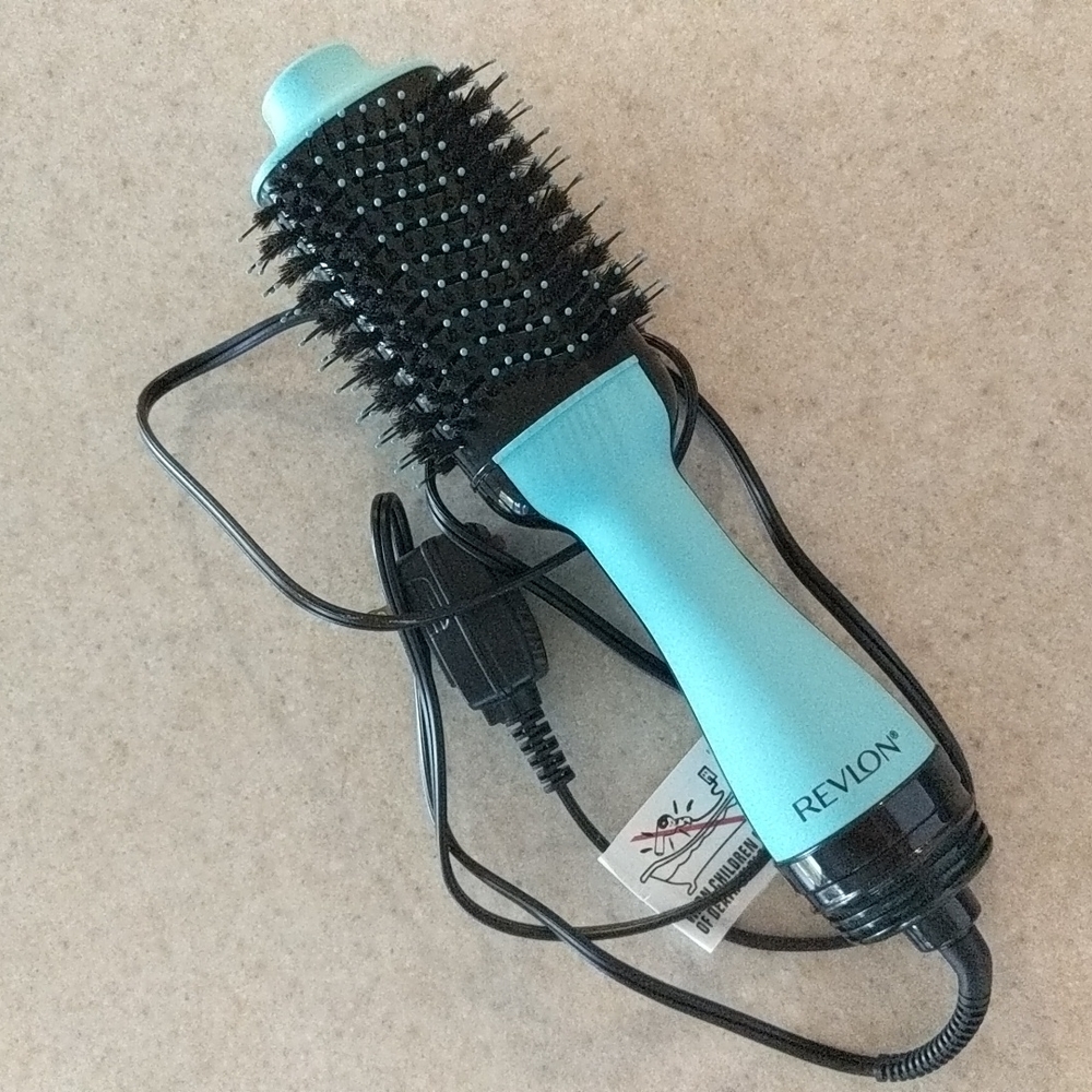 Revlon Dryer Brush 💙 like new